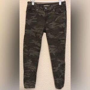 Camo Levi’s 711 Skinny Jeans